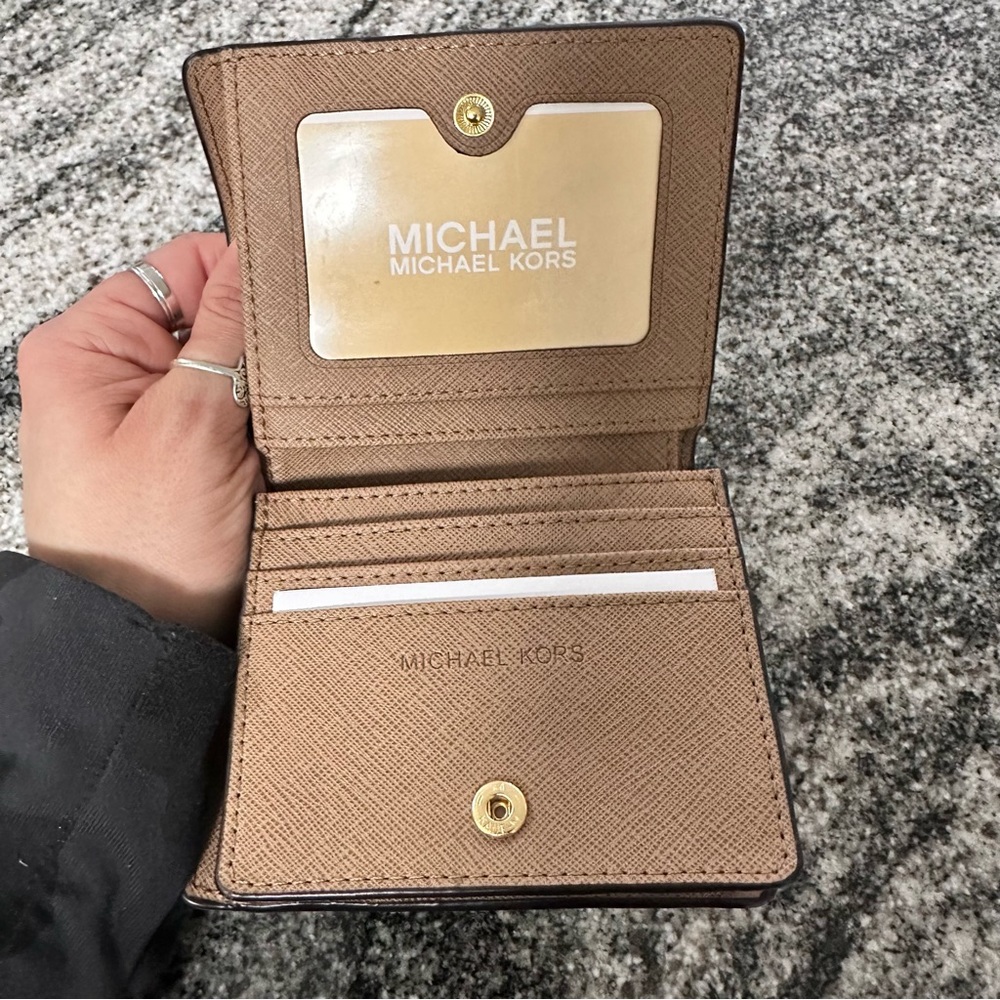 Michael Kors Oyster Mercer Fold-over Card Case - Picture 2 of 3